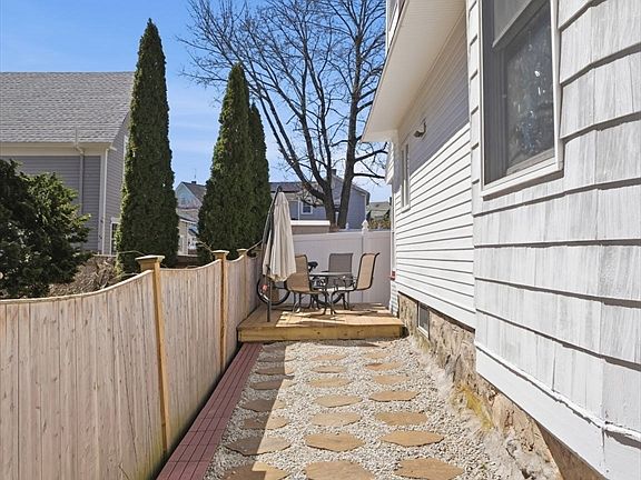 3rd image of 19 Elm Ct
