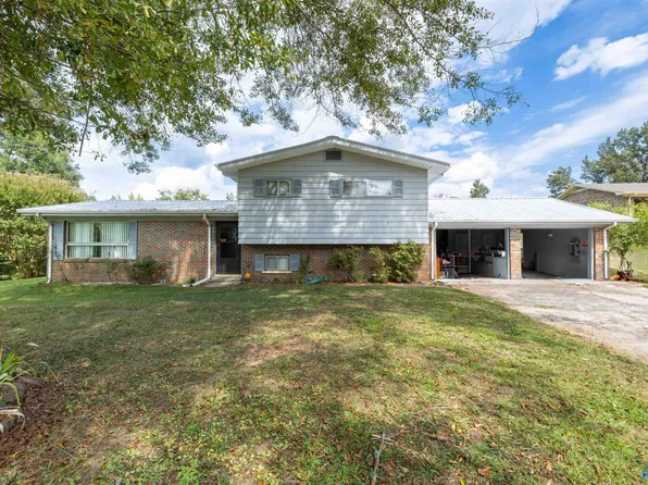 717 8th St N, Guin, AL 35563