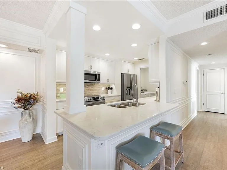 797 Willowbrook Dr #203 — Photo 7