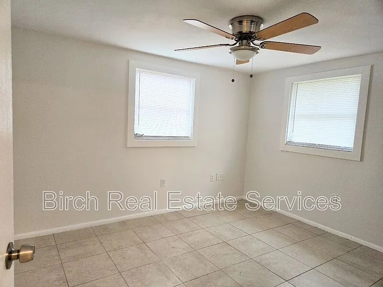 5304 Penguin Dr — Photo 10
