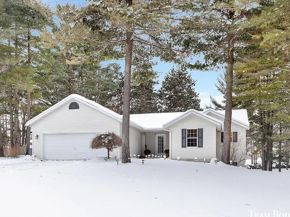 7302 High Timber Dr, Greenville, MI 48838