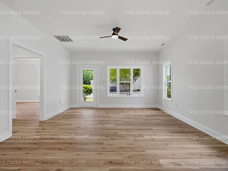 905 Meares St — Photo 15