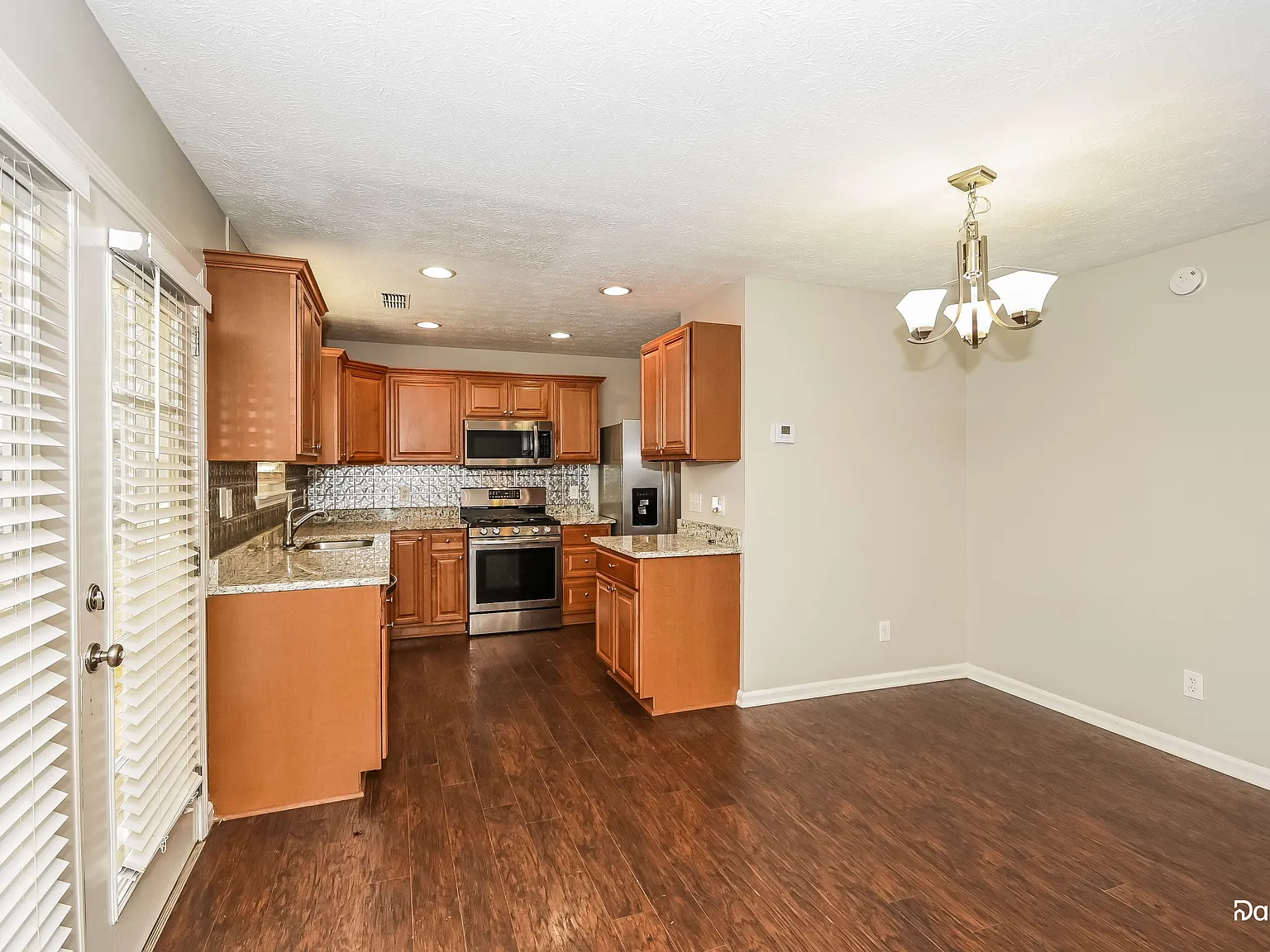 3 bed, 2.5 bath, 1542 sqft, $2,355 — Photo 3