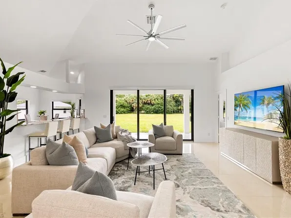 221 10th ST SE, NAPLES, FL 34117