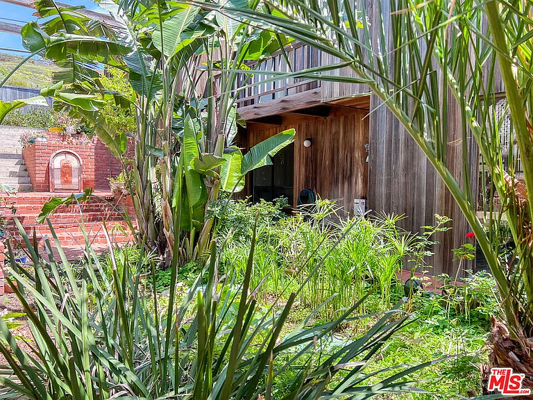 24150 Malibu Rd — Photo 40