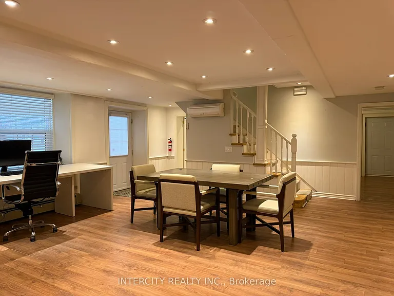 117 Clarence St #LOWER — Photo 9