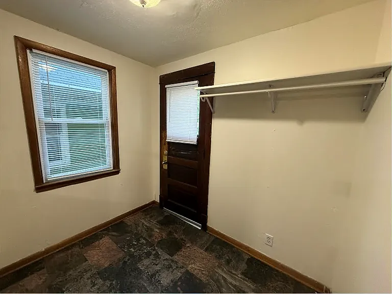 1975 E Washington Ave #1B — Photo 2