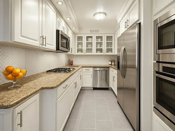 4th image of 320 E 54th St APT 2F