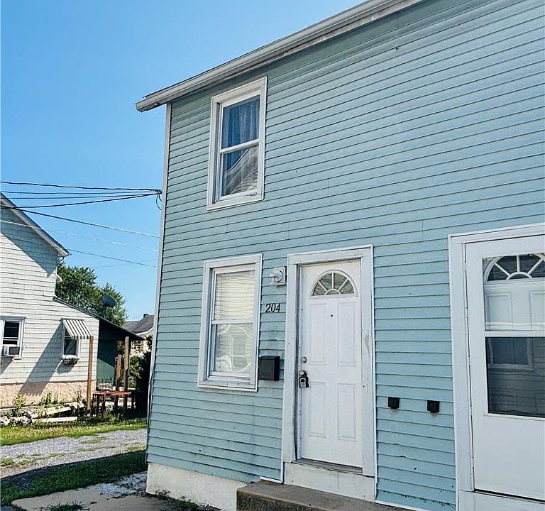 1st image of 204 Limestone St