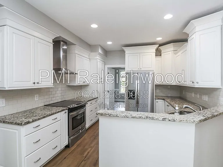 301 Perry Creek Dr — Photo 7