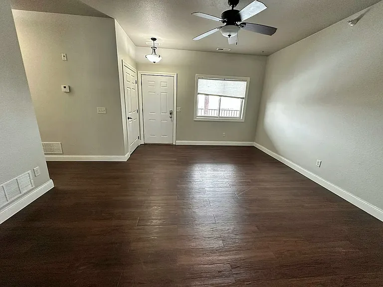 1111 Anamosa St #3 — Photo 3