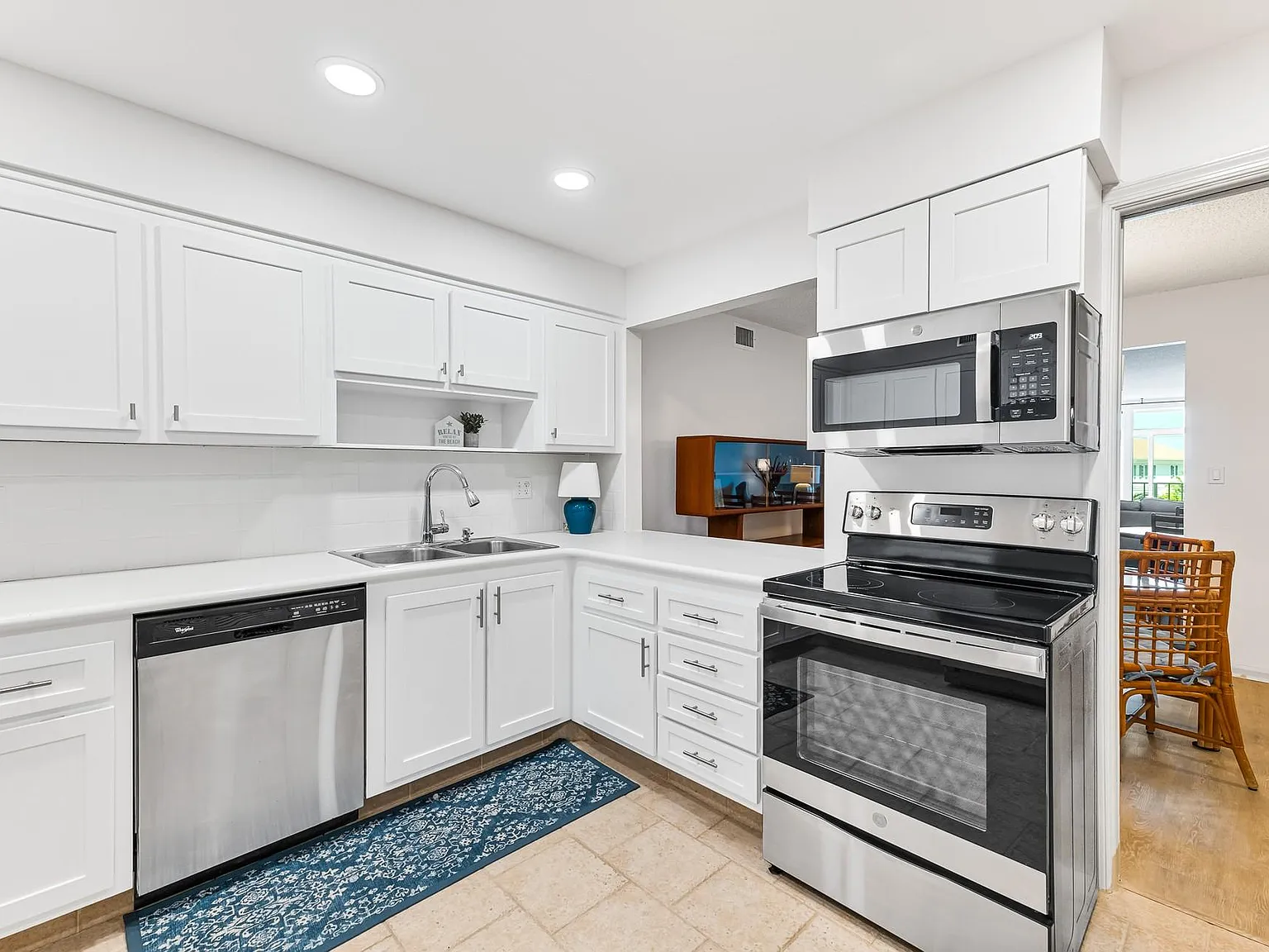 3 bed, 1960 sqft, $4,800 — Photo 3