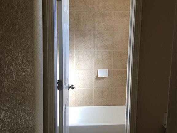 5th image of 3150 Yarbrough Dr #E9