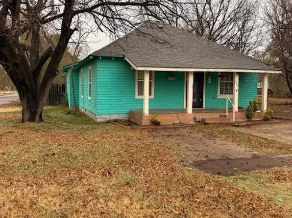 320 W 2nd St, Watonga, OK 73772