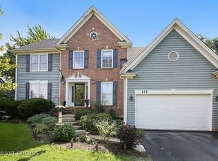 133 Derby Glen Dr, Glen Ellyn, IL 60137