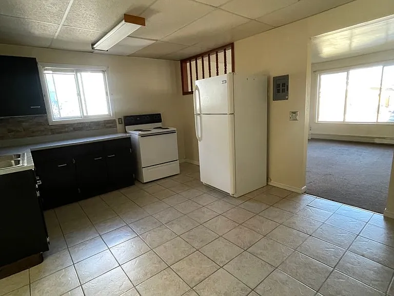 1227 Howard Ave — Photo 2