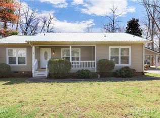 4152 2nd St NE, Hickory, NC 28601