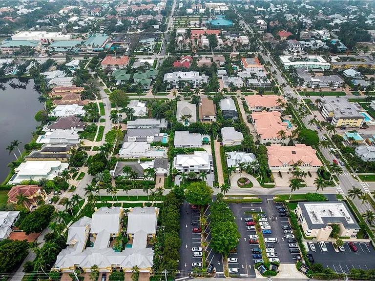 370 6th Ave S — Photo 47