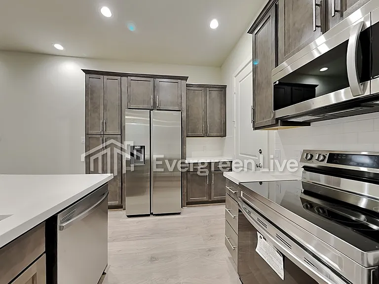 5734 Quinn Landing Rd — Photo 4