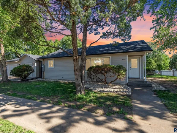 1612 E 2nd St, Sioux Falls, SD 57103
