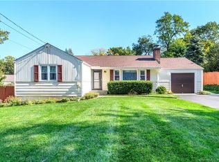 7 Powder Horn Rd, Norwalk, CT 06850