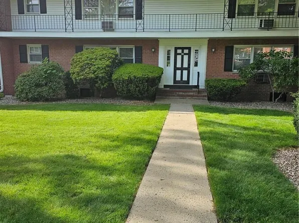 39 BON AIR Circle #8105, Suffern, NY 10901