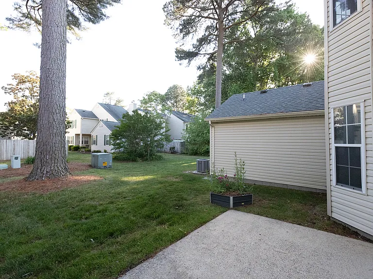 1355 Lake Dr — Photo 27
