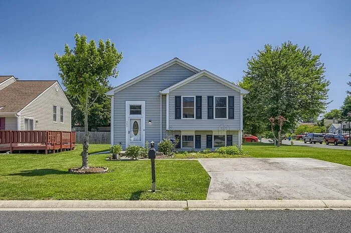 383 Stratford Ave photo 1