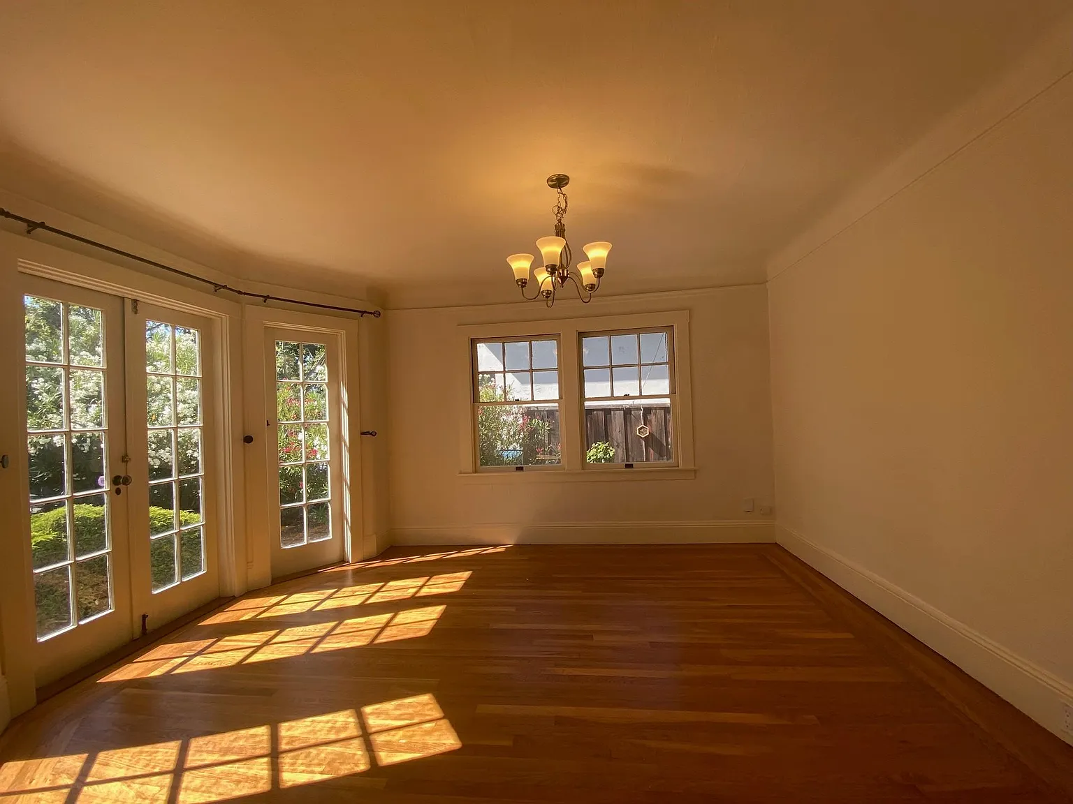 254 Oxford Ave — Photo 4