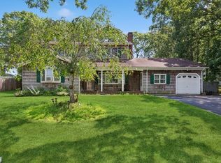 7 Mortimer St, Westhampton Beach, NY 11978