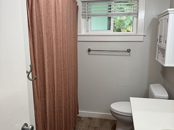 5th image of 2501 Orella St APT B
