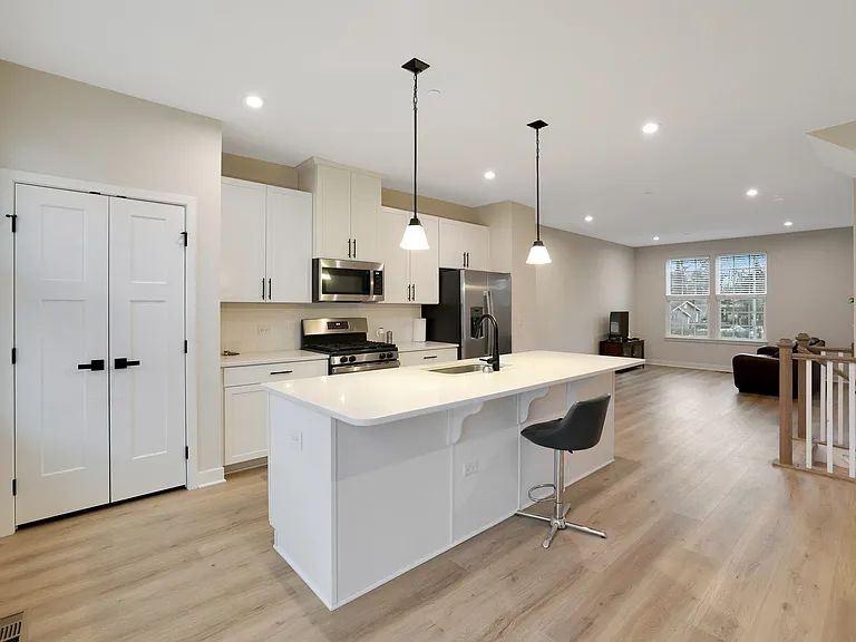 155 Canterbury Way — Photo 12