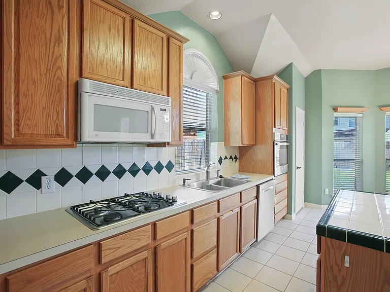 8305 Spinnaker Bay Ln — Photo 10
