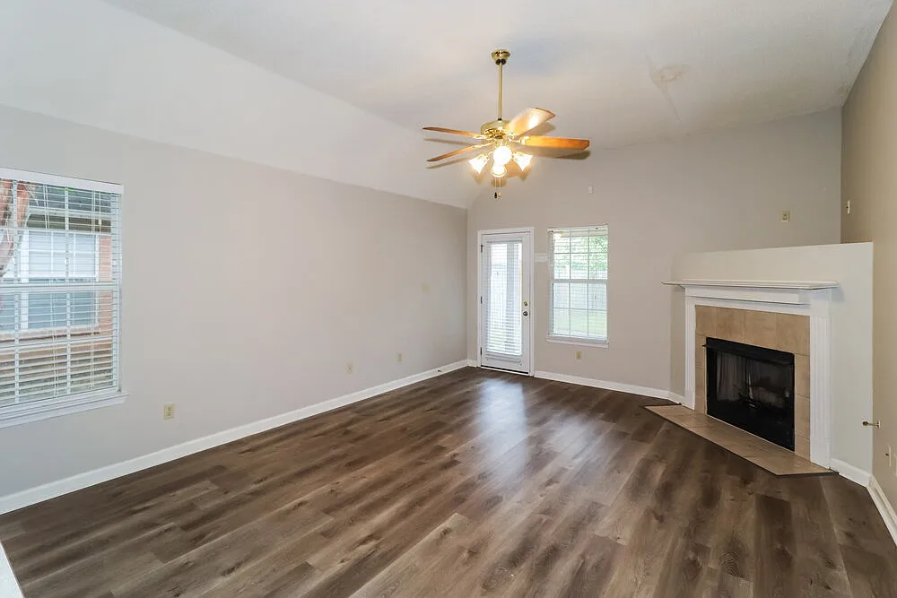 3 bed, 2.0 bath, 1420 sqft, $1,855 — Photo 4