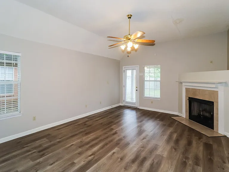 5892 Alexandria Ln — Photo 4