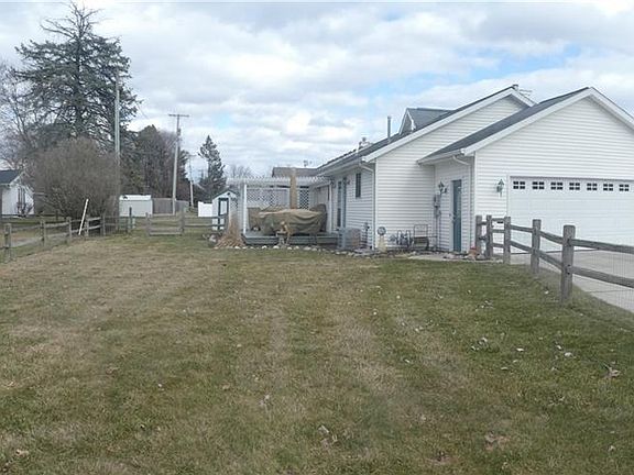 3rd image of 21 Hawthorne Dr