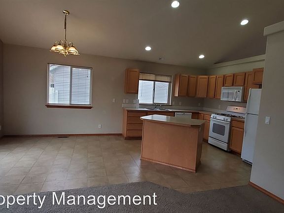 4th image of 2819 N Dandelion St