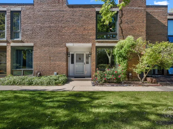 17 Birch Tree Ct, Elmhurst, IL 60126