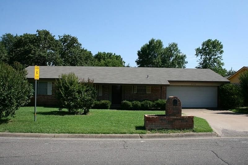 1st image of 2902 NE 10th St