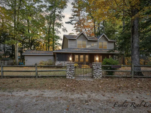 4560 Teal Ln, Newaygo, MI 49337