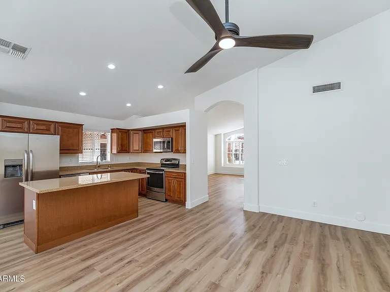 1706 E Windsong Dr — Photo 5