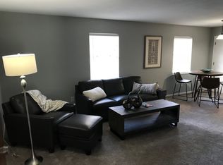 8712 W 70th St, Overland Park, KS 66204