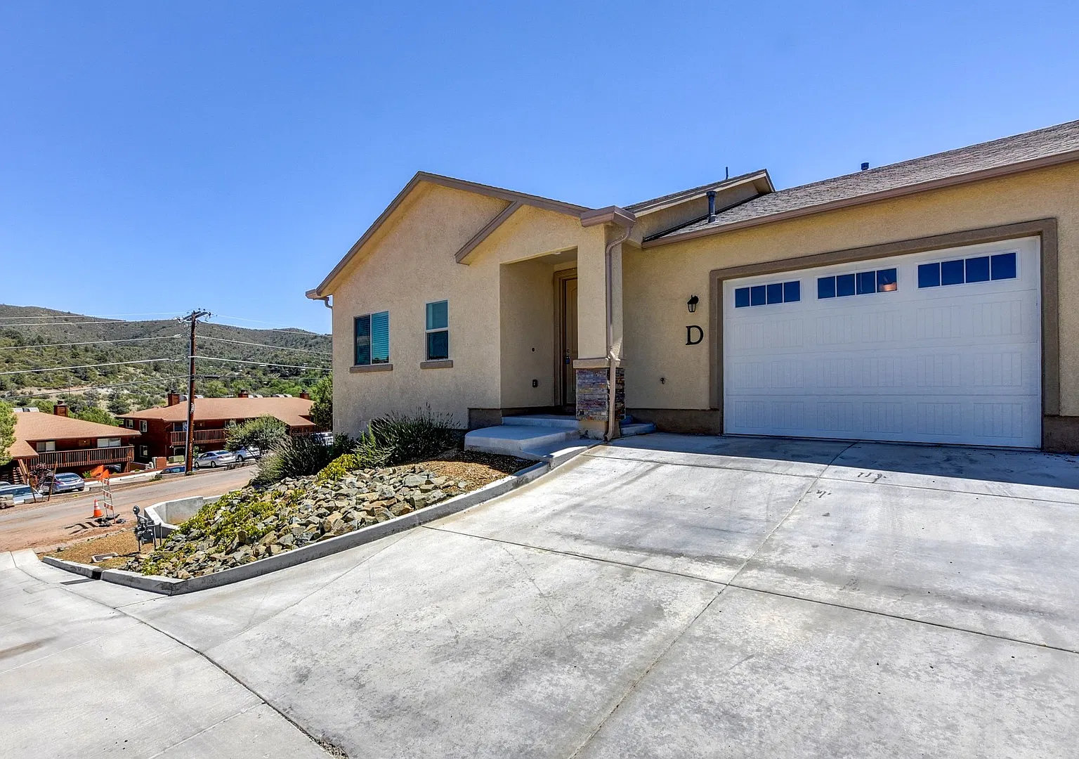 340 Robinson Drive — Photo 1