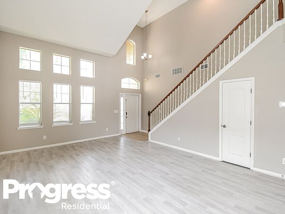 4th image of 637 Acorn Chase Dr