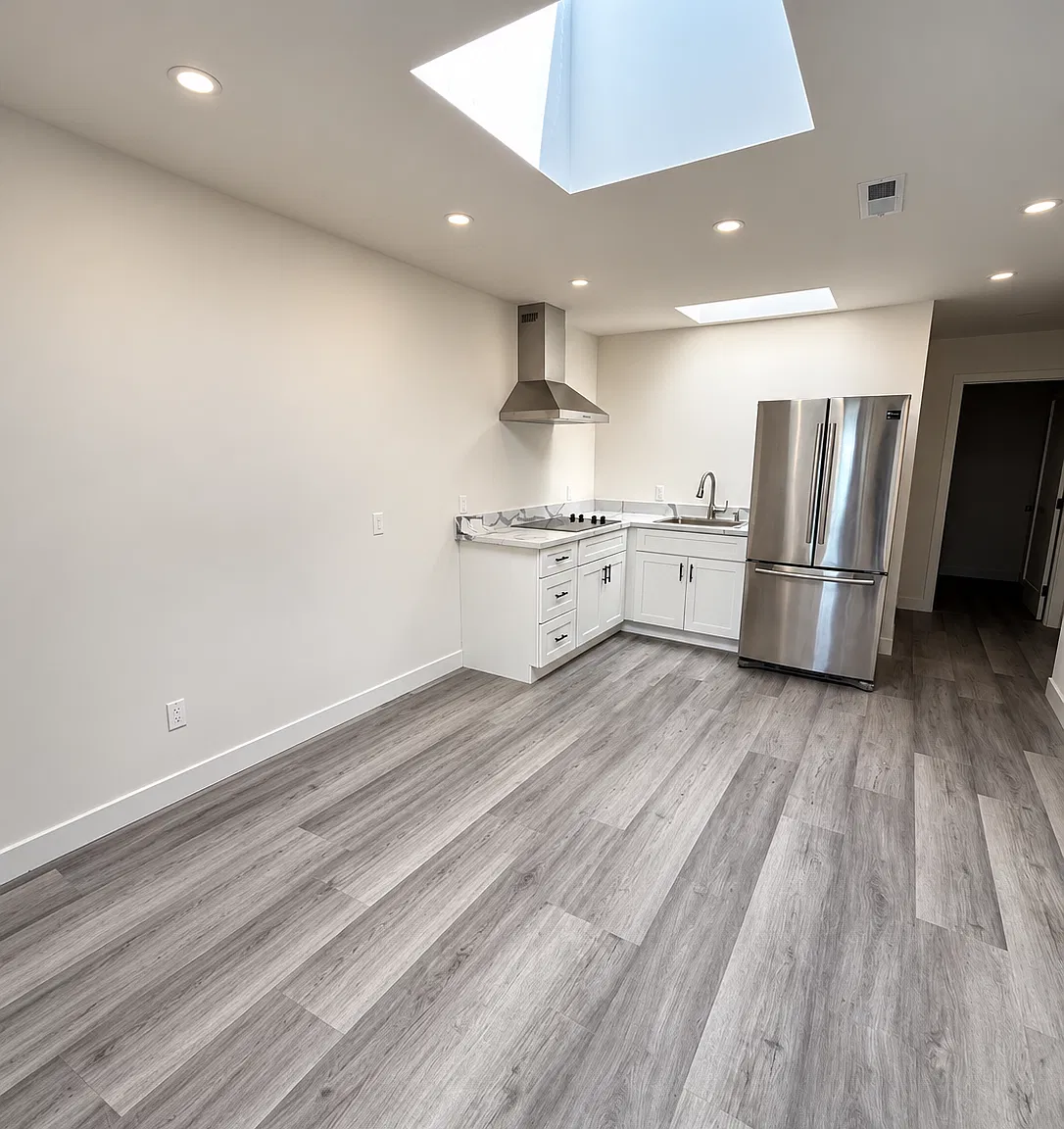 2 bed, 700 sqft, $4,200 — Photo 1