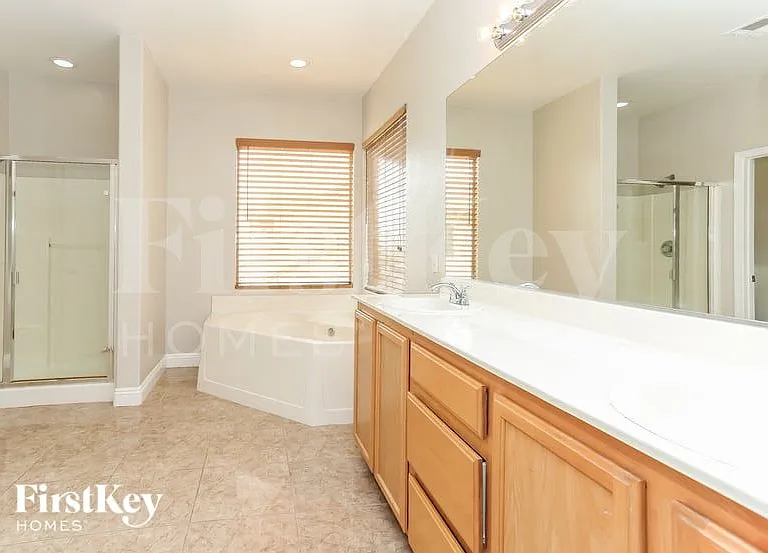 6857 N Campbell Rd — Photo 8