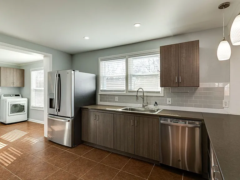 819 E Meade Ave — Photo 8