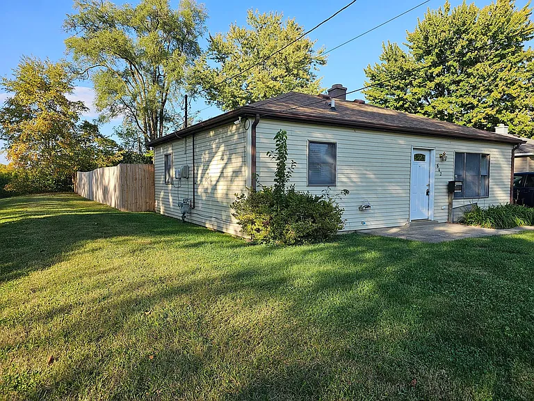 642 Lindemann Dr — Photo 9