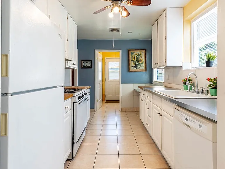 4444 Tujunga Ave — Photo 14