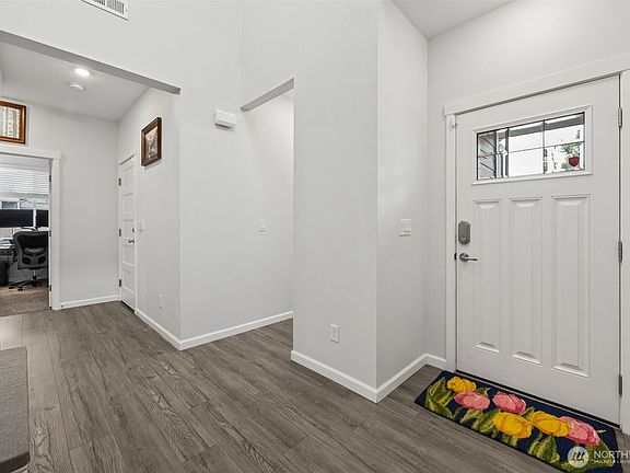 4th image of 132 191st Street Ct E